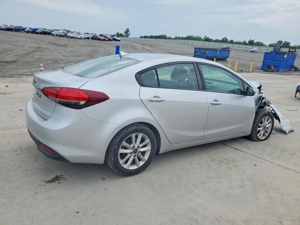 58907526 :رقم المزاد ، 3KPFL4A76HE153442 vin ، 2017 Kia Forte مزاد بيع