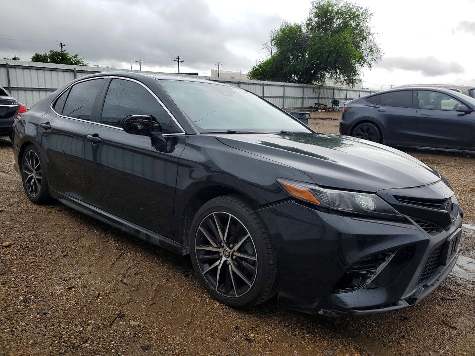 57591046 :رقم المزاد ، 4T1G11AK6MU598588 vin ، 2021 Toyota Camry مزاد بيع