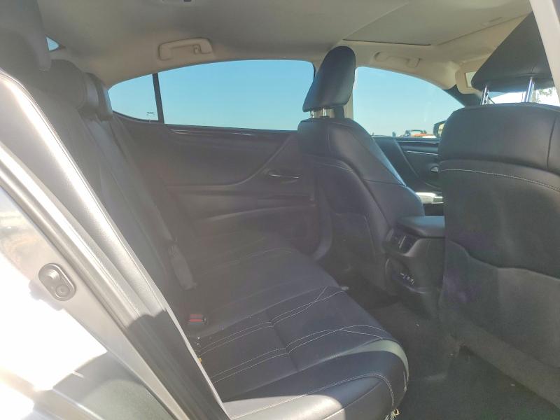 55789646 :رقم المزاد ، 58AB21B14KU004230 vin ، 2019 Lexus Es مزاد بيع