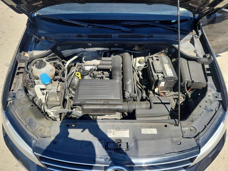 56586106 :رقم المزاد ، 3VWDB7AJ6HM311112 vin ، 2017 Volkswagen Jetta مزاد بيع