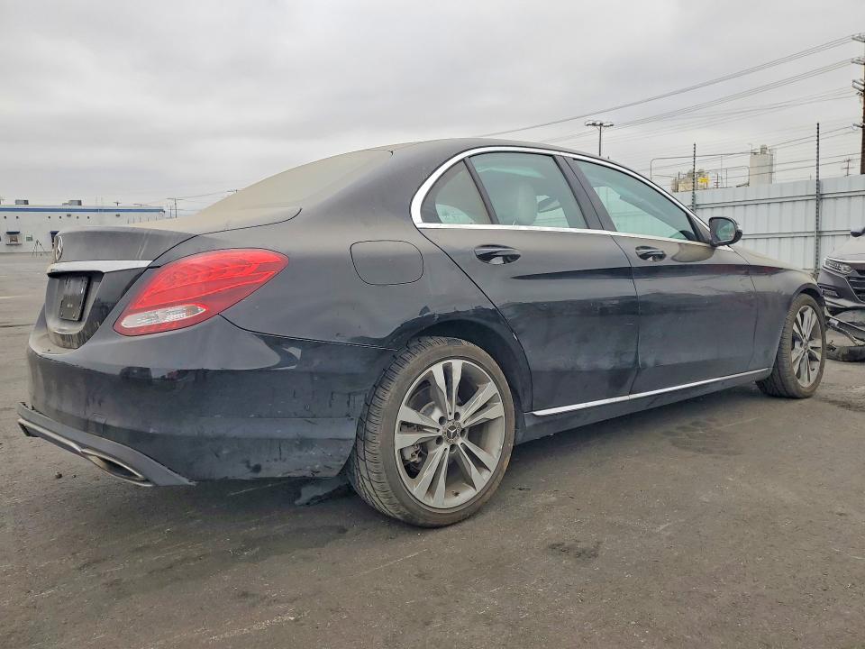 57631956 :رقم المزاد ، 55SWF4JBXJU273402 vin ، 2018 Mercedes-benz C مزاد بيع