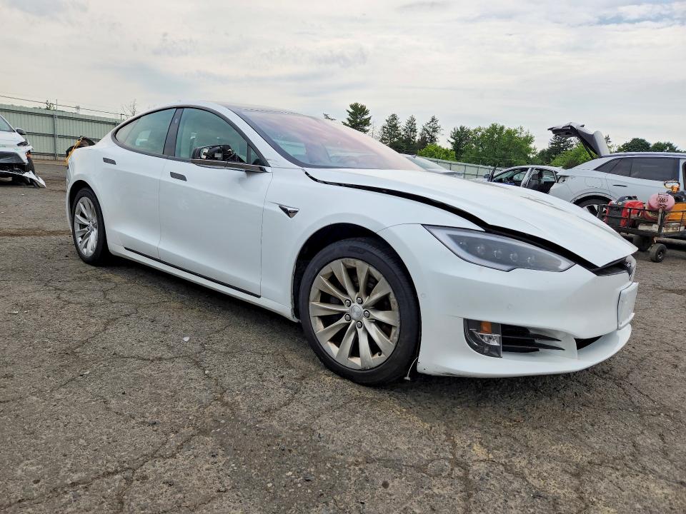 57432346 :رقم المزاد ، 5YJSA1E27JF270691 vin ، 2018 Tesla Model S مزاد بيع