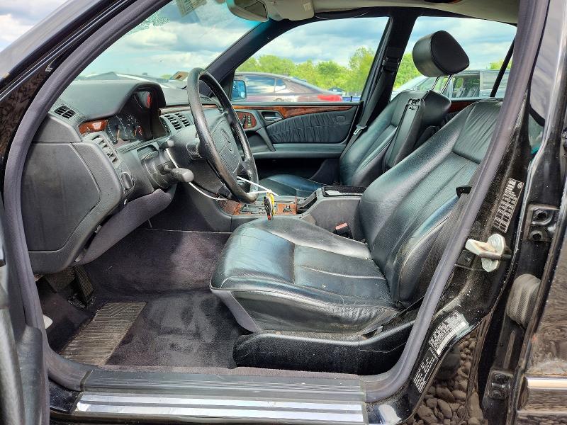 57754886 :رقم المزاد ، WDBJF82F2WX007808 vin ، 1998 Mercedes-benz E-class E320 مزاد بيع