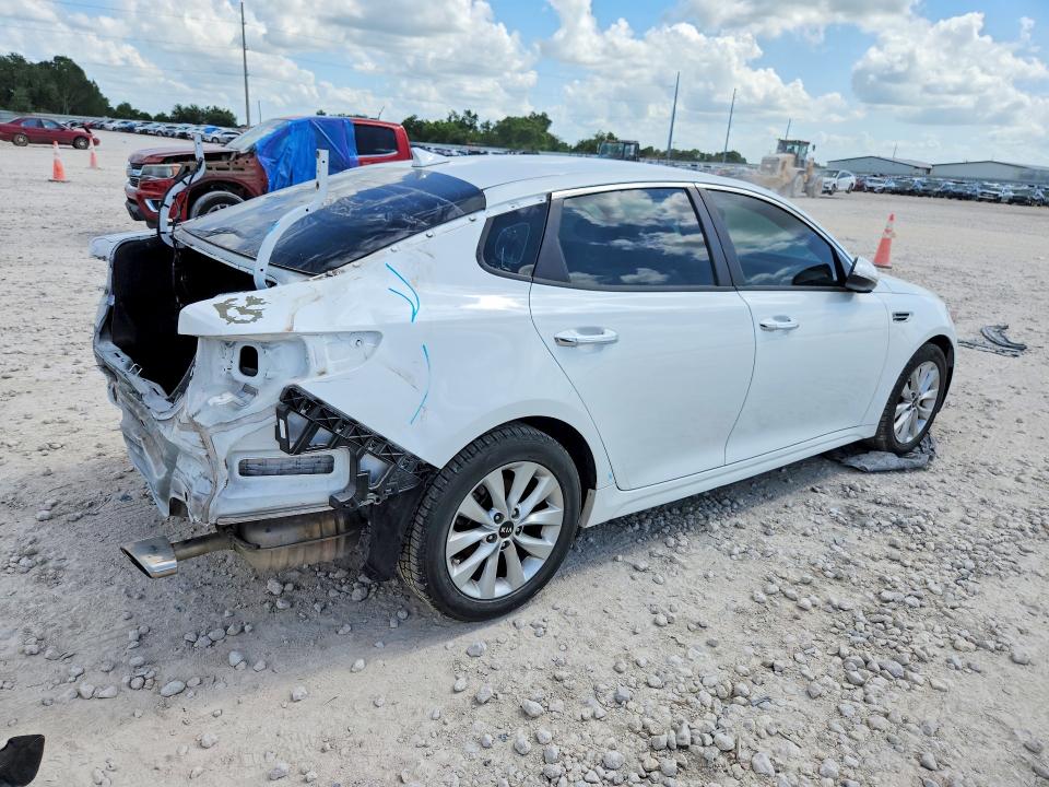 2018 Kia Optima მანქანა იყიდება აუქციონზე, vin: 5XXGT4L3XJG274518, აუქციონის ნომერი: 57016816