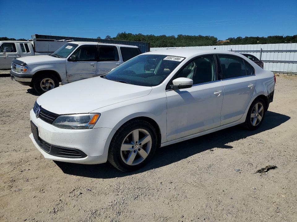 58921986 :رقم المزاد ، 3VWLL7AJ0EM390698 vin ، 2014 Volkswagen Jetta مزاد بيع