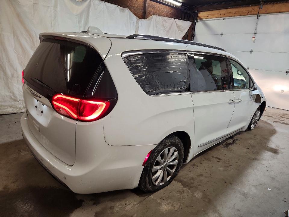 56458696 :رقم المزاد ، 2C4RC1BG7JR149379 vin ، 2018 Chrysler Pacifica مزاد بيع
