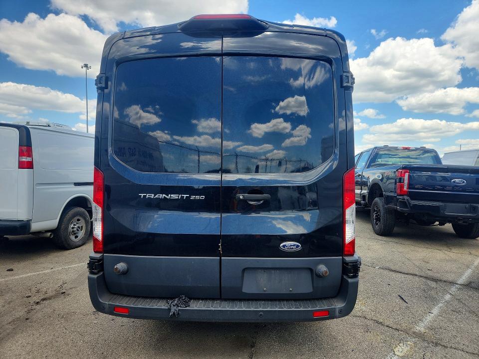 48338676 :رقم المزاد ، 1FTYR2CM1JKB37652 vin ، 2018 Ford Transit مزاد بيع