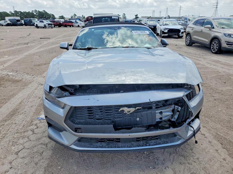 54519096 :رقم المزاد ، 1FAGP8UH7S5120642 vin ، 2025 Ford Mustang مزاد بيع