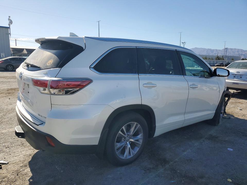 55792336 :رقم المزاد ، 5TDJKRFH8FS216670 vin ، 2015 Toyota Highlander مزاد بيع
