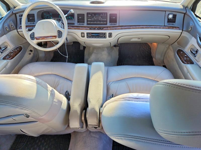 1996 Lincoln Town Car მანქანა იყიდება აუქციონზე, vin: 1LNLM82W6TY721605, აუქციონის ნომერი: 56609916