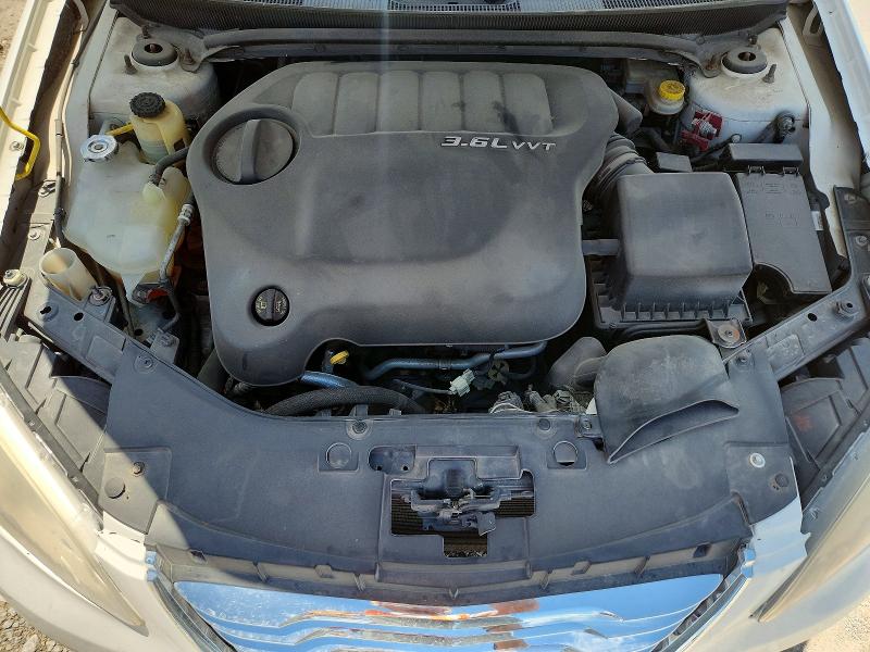 57708696 :رقم المزاد ، 1C3BC2FG1BN505927 vin ، 2011 Chrysler 200 مزاد بيع