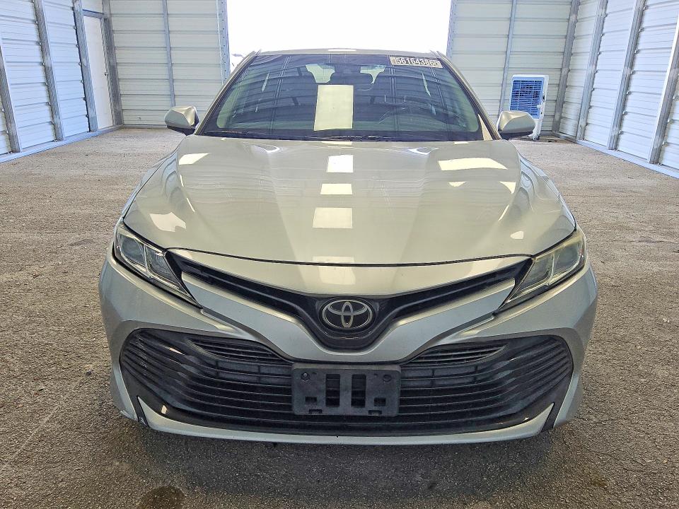 56164386 :رقم المزاد ، 4T1B11HK7KU791491 vin ، 2019 Toyota Camry مزاد بيع