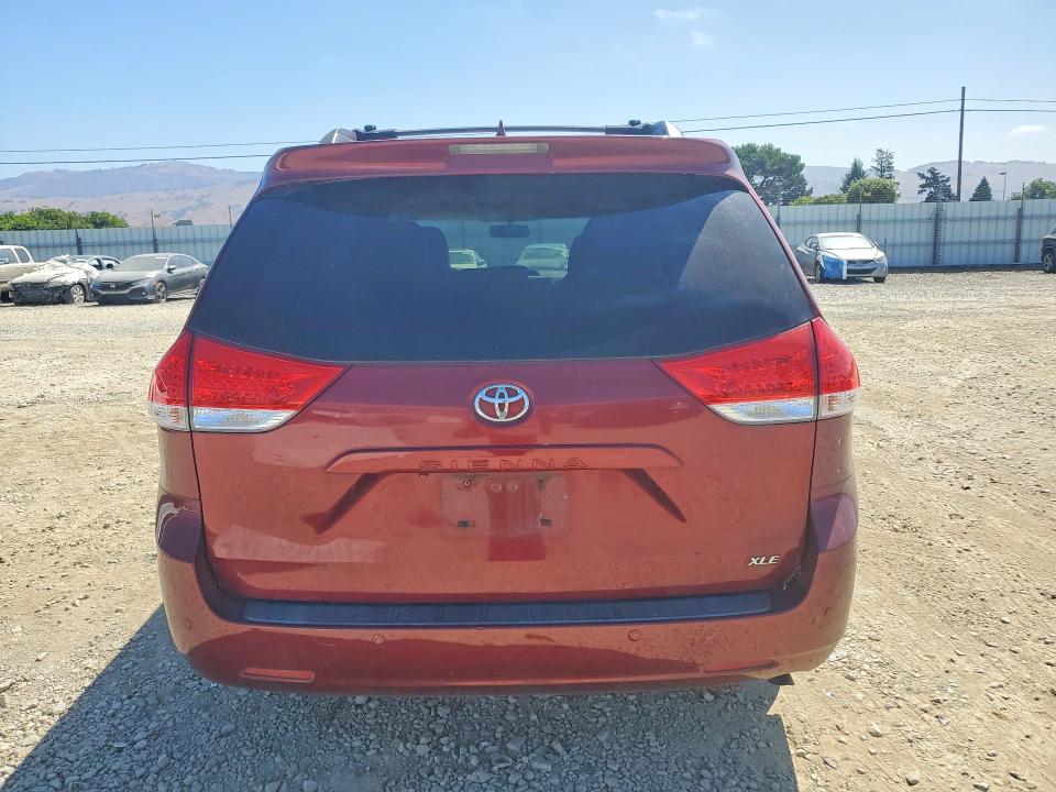 2011 Toyota Sienna მანქანა იყიდება აუქციონზე, vin: 5TDYK3DC0BS080631, აუქციონის ნომერი: 57601136