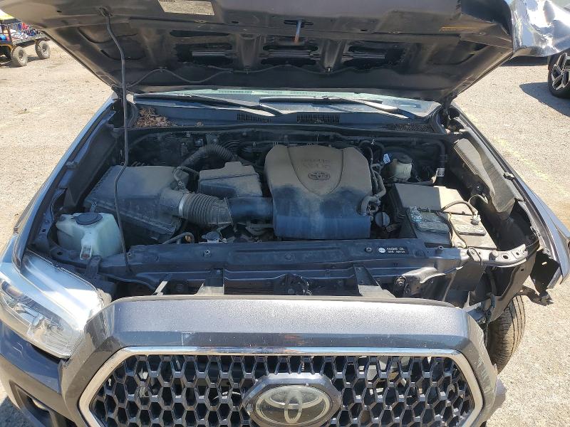 55837226 :رقم المزاد ، 5TFCZ5AN3JX161011 vin ، 2018 Toyota Tacoma مزاد بيع