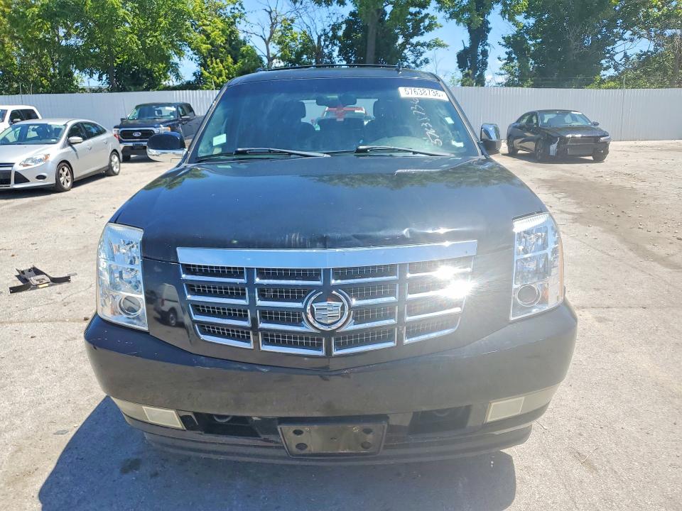 57638736 :رقم المزاد ، 1GYEC63808R132730 vin ، 2008 Cadillac Escalade مزاد بيع