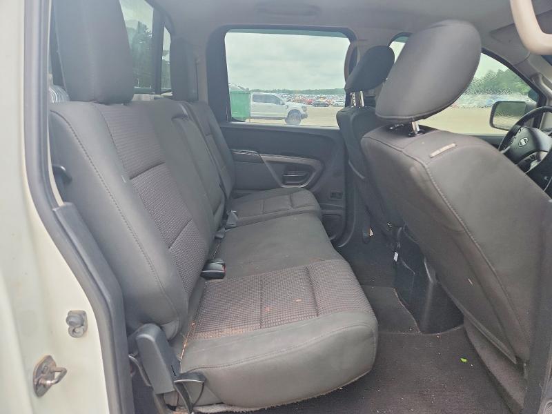 55755976 :رقم المزاد ، 1N6BA0ED0FN507135 vin ، 2015 Nissan Titan مزاد بيع