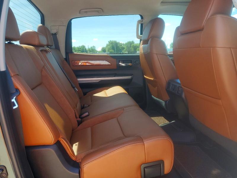 57907856 :رقم المزاد ، 5TFAW5F1XJX683981 vin ، 2018 Toyota Tundra مزاد بيع