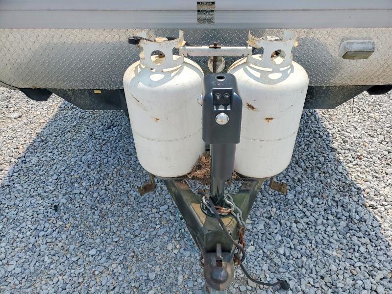 2015 Jayco Jayflight M33rlds მანქანა იყიდება აუქციონზე, vin: 1UJBJ0BS1F1TS0256, აუქციონის ნომერი: 58434916