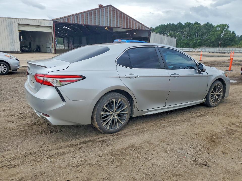 Продаж на аукціоні авто 2018 Toyota Camry, vin: 4T1B11HK9JU015345, номер лоту: 57606996