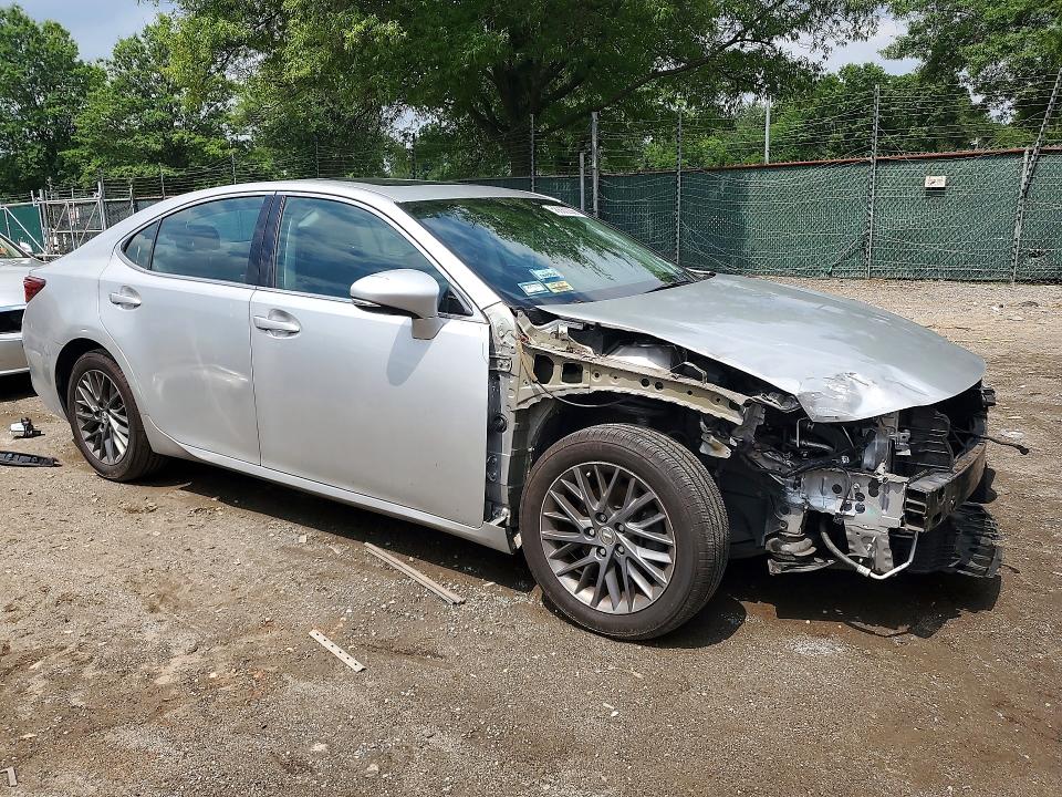 58880226 :رقم المزاد ، 58ABK1GG1JU100652 vin ، 2018 Lexus Es مزاد بيع
