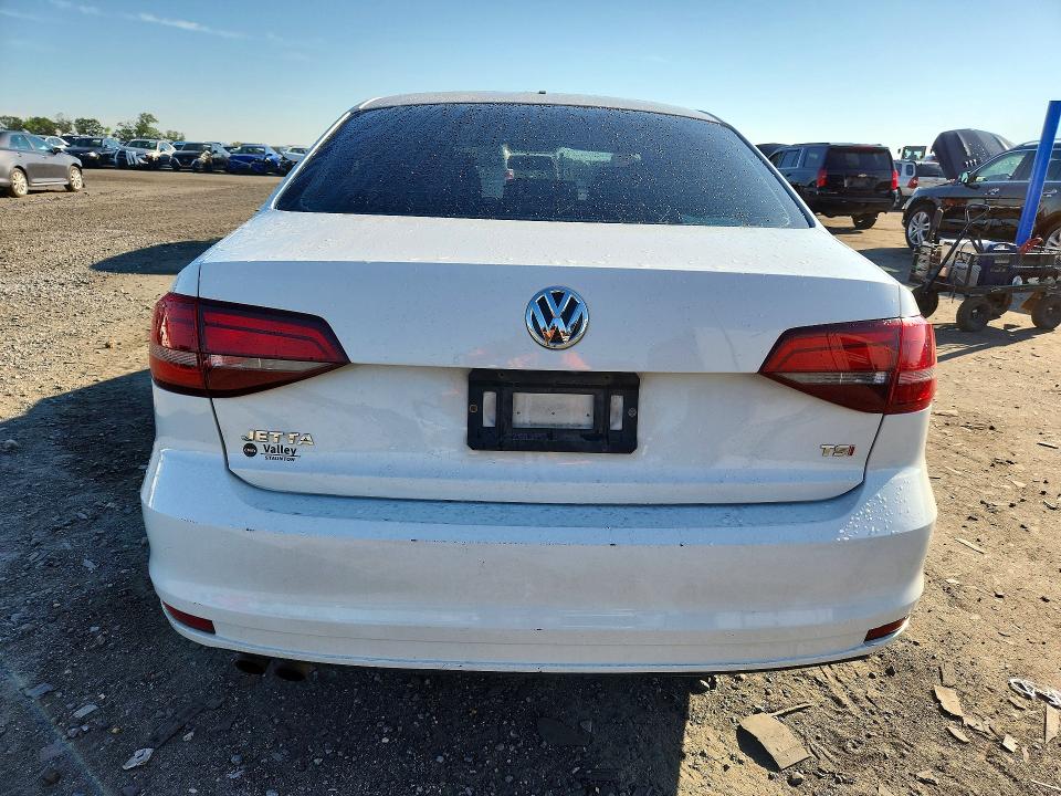 57811136 :رقم المزاد ، 3VW2B7AJ4HM306952 vin ، 2017 Volkswagen Jetta مزاد بيع
