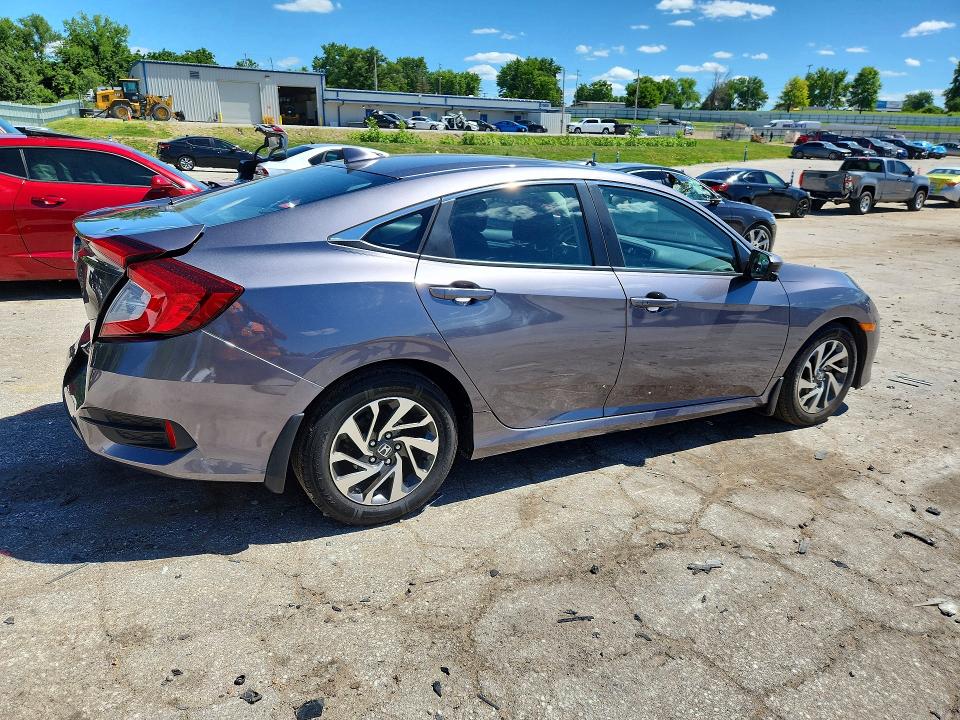 Продажа на аукционе авто 2018 Honda Civic, vin: 19XFC2F73JE039336, номер лота: 57238486