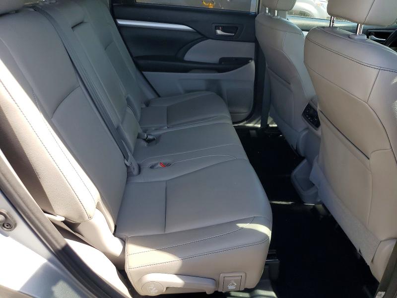 Auction sale of the 2018 Toyota Highlander, vin: 5TDJZRFH1JS878658, lot number: 56572436