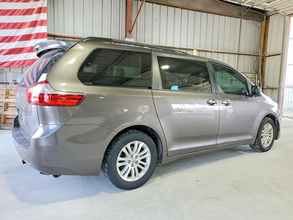 56434056 :رقم المزاد ، 5TDYZ3DC0HS832185 vin ، 2017 Toyota Sienna مزاد بيع