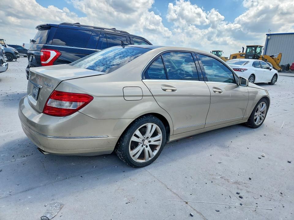 2011 Mercedes-benz C მანქანა იყიდება აუქციონზე, vin: WDDGF8BB3BR138730, აუქციონის ნომერი: 57749436
