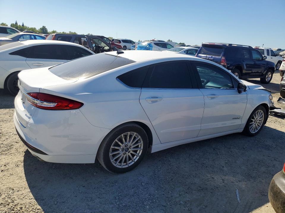 58491846 :رقم المزاد ، 3FA6P0LU8JR232650 vin ، 2018 Ford Fusion مزاد بيع