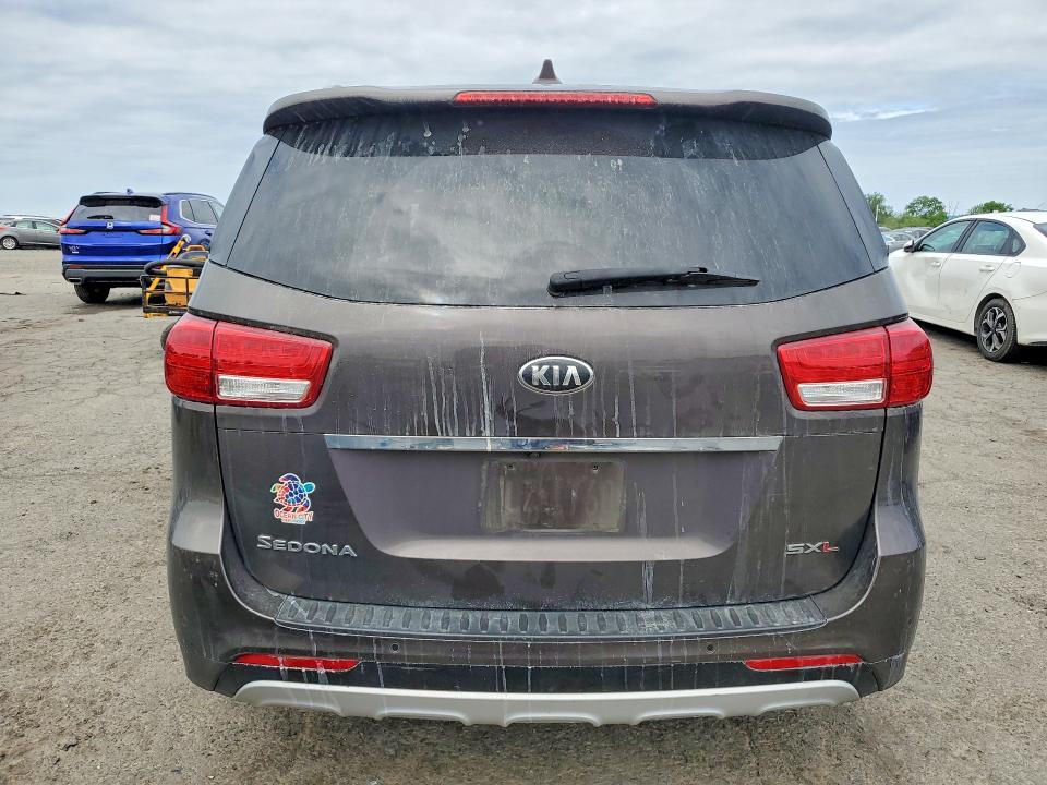 56655826 :رقم المزاد ، KNDME5C13H6272006 vin ، 2017 Kia Sedona مزاد بيع