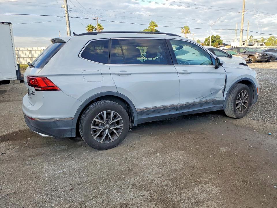 56607306 :رقم المزاد ، 3VV2B7AX3JM220000 vin ، 2018 Volkswagen Tiguan مزاد بيع