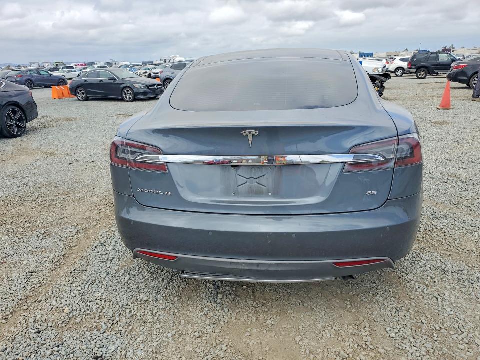 57447946 :رقم المزاد ، 5YJSA1CN6DFP27377 vin ، 2013 Tesla Model S مزاد بيع