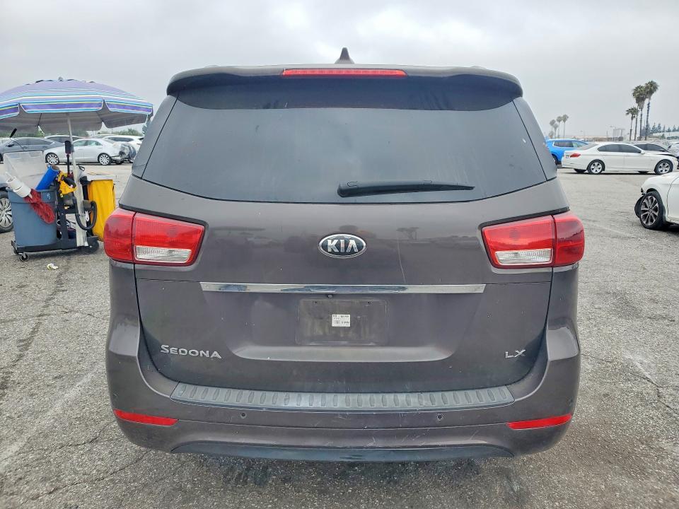 58779906 :رقم المزاد ، KNDMB5C16F6027996 vin ، 2015 Kia Sedona مزاد بيع