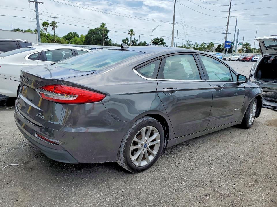 2019 Ford Fusion მანქანა იყიდება აუქციონზე, vin: 3FA6P0LUXKR125522, აუქციონის ნომერი: 55889426