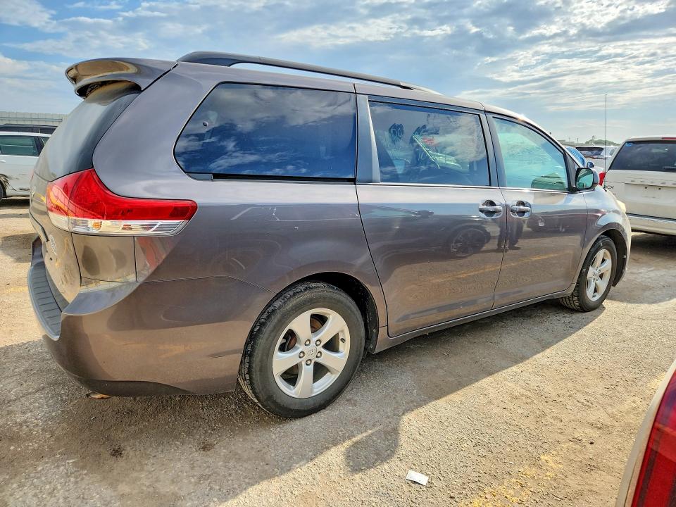 Продажа на аукционе авто 2013 Toyota Sienna, vin: 5TDKK3DC0DS323864, номер лота: 56575356