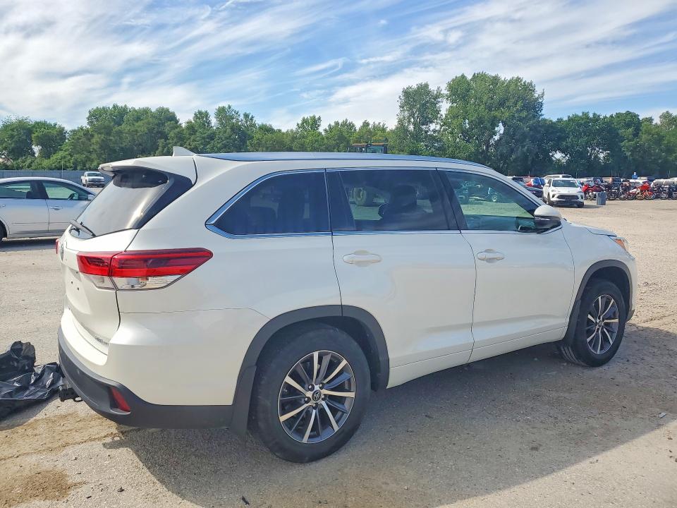 Продажа на аукционе авто 2017 Toyota Highlander, vin: 5TDJZRFHXHS520176, номер лота: 57816756