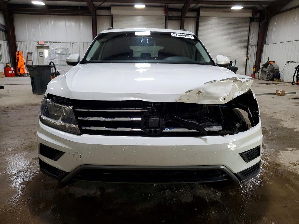 Продажа на аукционе авто 2018 Volkswagen Tiguan, vin: 3VV2B7AX4JM192675, номер лота: 57060906