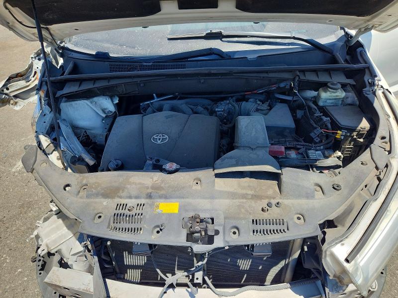 Продаж на аукціоні авто 2018 Toyota Highlander, vin: 5TDZZRFH9JS251239, номер лоту: 57253456