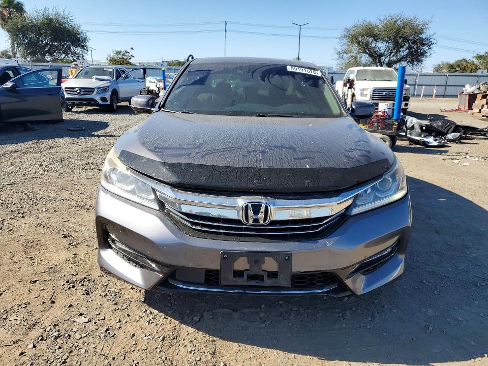 2017 Honda Accord მანქანა იყიდება აუქციონზე, vin: JHMCR6F5XHC010133, აუქციონის ნომერი: 59191676