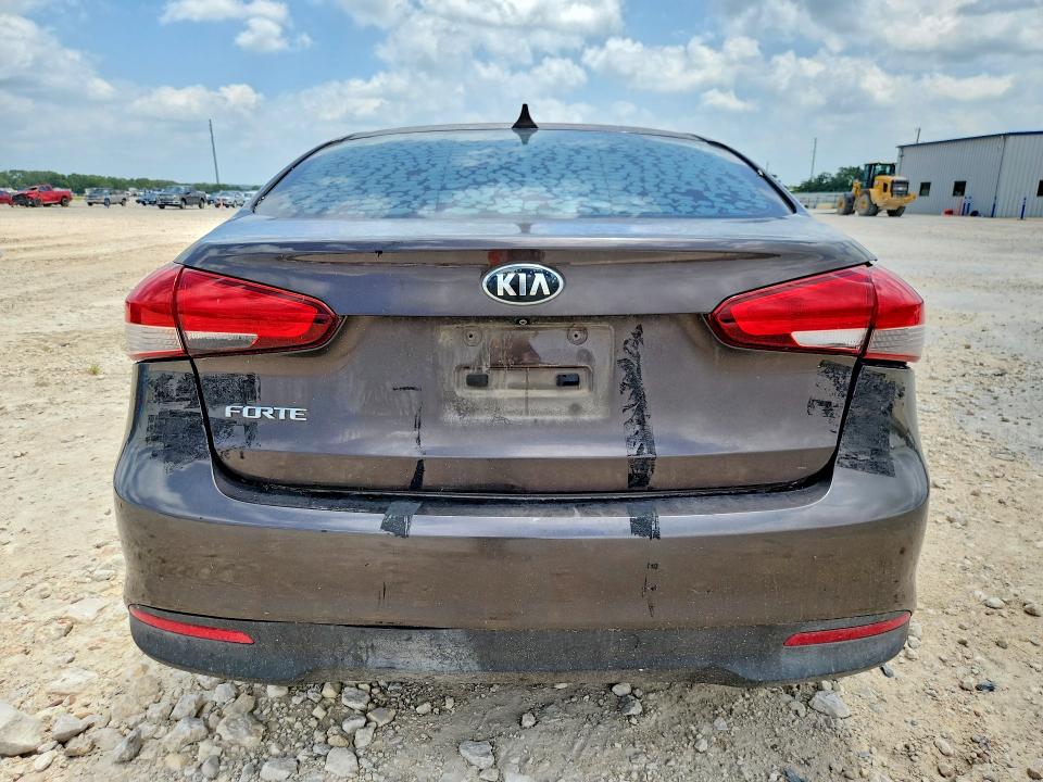 57422826 :رقم المزاد ، 3KPFL4A76HE131957 vin ، 2017 Kia Forte مزاد بيع