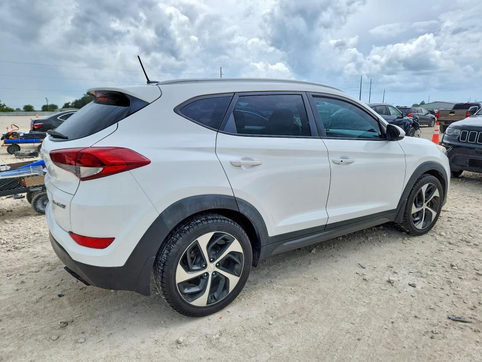 2016 Hyundai Tucson მანქანა იყიდება აუქციონზე, vin: KM8J33A20GU069010, აუქციონის ნომერი: 56327686