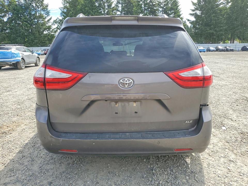 2018 Toyota Sienna მანქანა იყიდება აუქციონზე, vin: 5TDYZ3DC8JS933478, აუქციონის ნომერი: 55656806