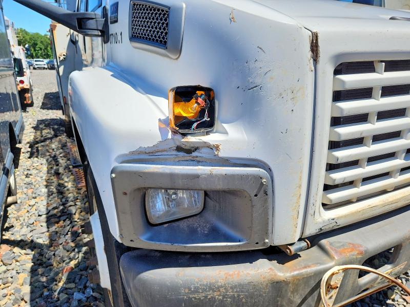57281556 :رقم المزاد ، 1GDM8E1327F413511 vin ، 2007 Gmc C8500 مزاد بيع