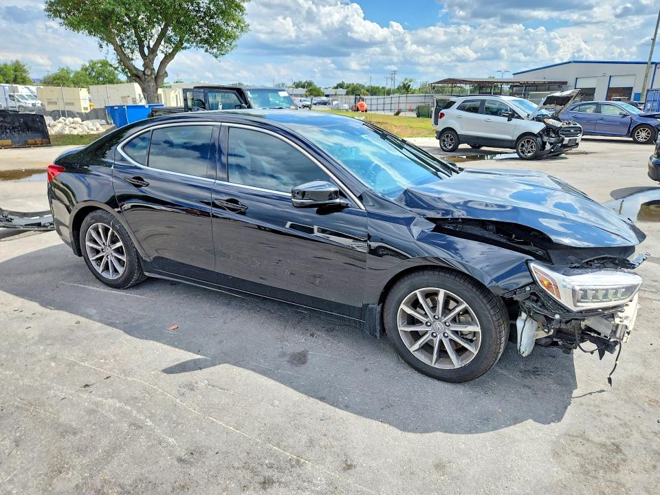 57065066 :رقم المزاد ، 19UUB1F33JA009551 vin ، 2018 Acura Tlx مزاد بيع