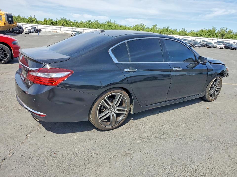 2017 Honda Accord მანქანა იყიდება აუქციონზე, vin: 1HGCR3F9XHA004638, აუქციონის ნომერი: 55841826