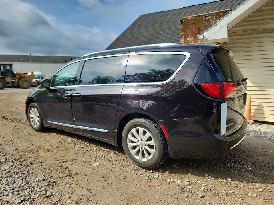 56583056 :رقم المزاد ، 2C4RC1BG6JR353509 vin ، 2018 Chrysler Pacifica مزاد بيع