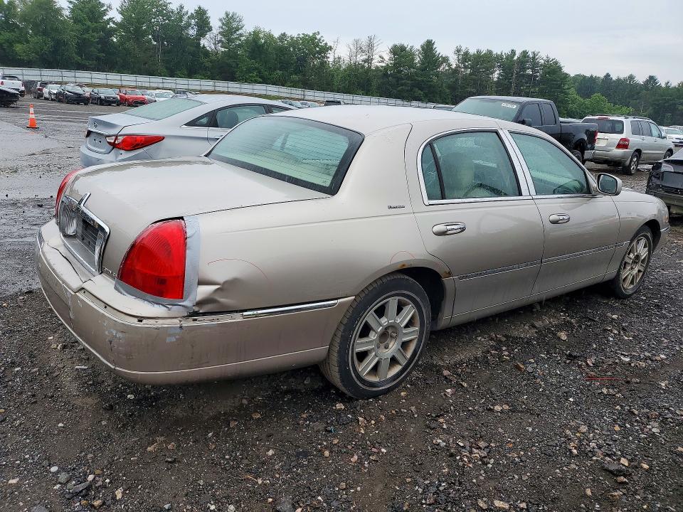 2003 Lincoln Town Car მანქანა იყიდება აუქციონზე, vin: 1LNHM81W73Y613596, აუქციონის ნომერი: 57910686