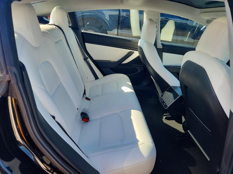 57876806 :رقم المزاد ، 5YJ3E1EB0JF135058 vin ، 2018 Tesla Model 3 مزاد بيع