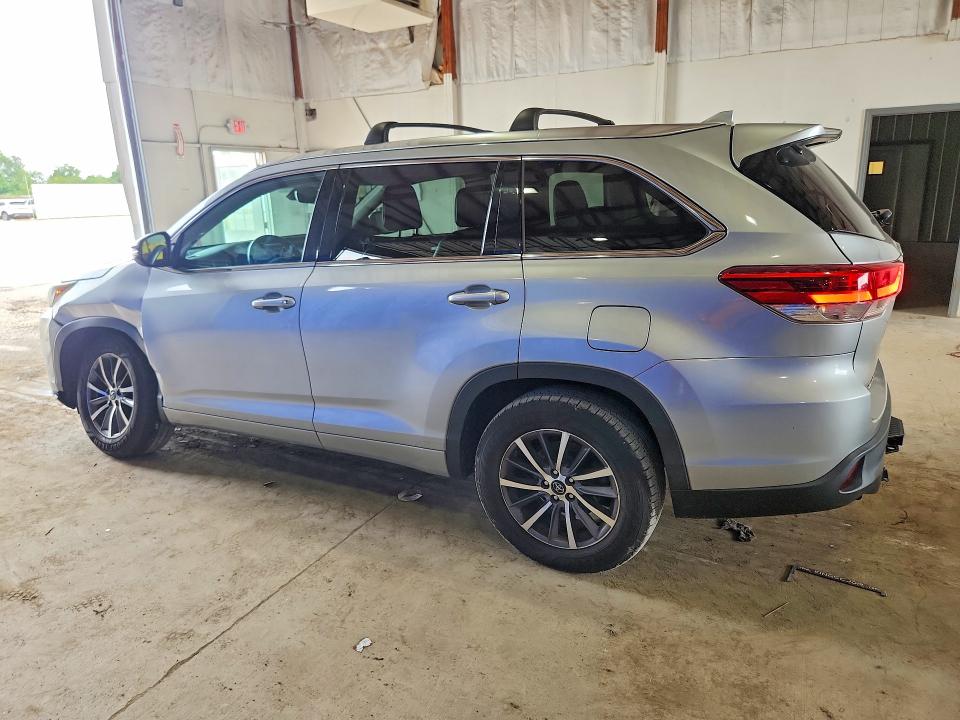 2018 Toyota Highlander მანქანა იყიდება აუქციონზე, vin: 5TDKZRFH4JS529725, აუქციონის ნომერი: 56797746
